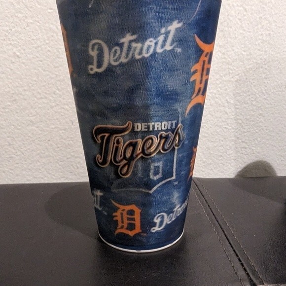 3d hologram plastic cups Chicago White Sox Detroit Tigers Indianapolis Colts - Picture 3 of 10